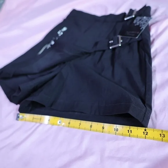 🅽🅴🆆 𝗥𝗔𝗥𝗘 𝐏𝐋𝐀𝐘𝐁𝐎𝐘 black skort with buckles, size Medium