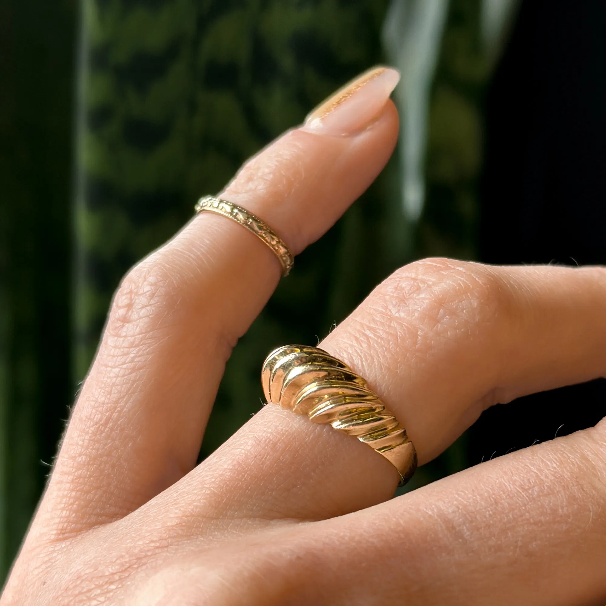 10K Wave Dome Ring