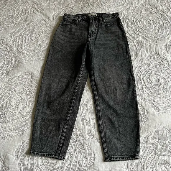 Abercrombie &amp; Fitch - High Rise '80s Mom Jeans - Gray/Black