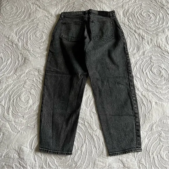 Abercrombie &amp; Fitch - High Rise '80s Mom Jeans - Gray/Black