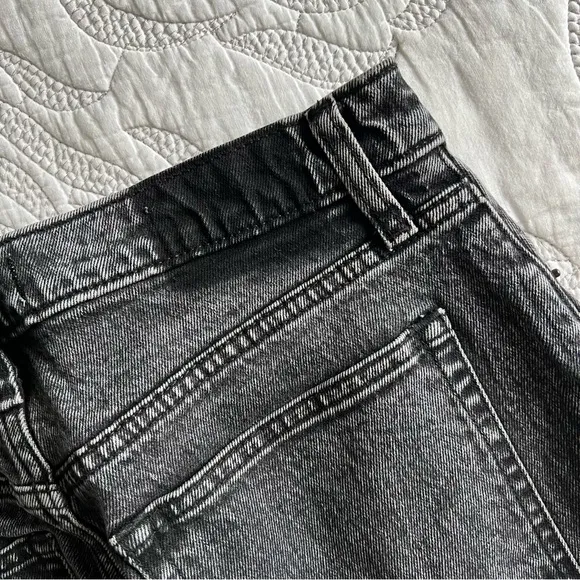 Abercrombie &amp; Fitch - High Rise '80s Mom Jeans - Gray/Black