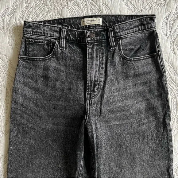 Abercrombie &amp; Fitch - High Rise '80s Mom Jeans - Gray/Black