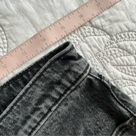 Abercrombie &amp; Fitch - High Rise '80s Mom Jeans - Gray/Black