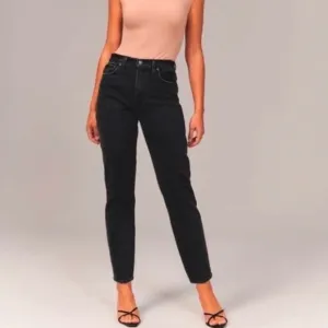 Abercrombie &amp; Fitch - High Rise '80s Mom Jeans - Gray/Black