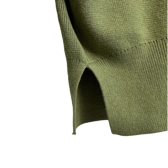 ABERCROMBIE AND FITCH Soft A&amp;F Crewneck Sweater, size XSMALL