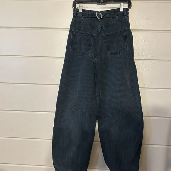 BDG Logan Cinch Back Corduroy Jeans Size 26