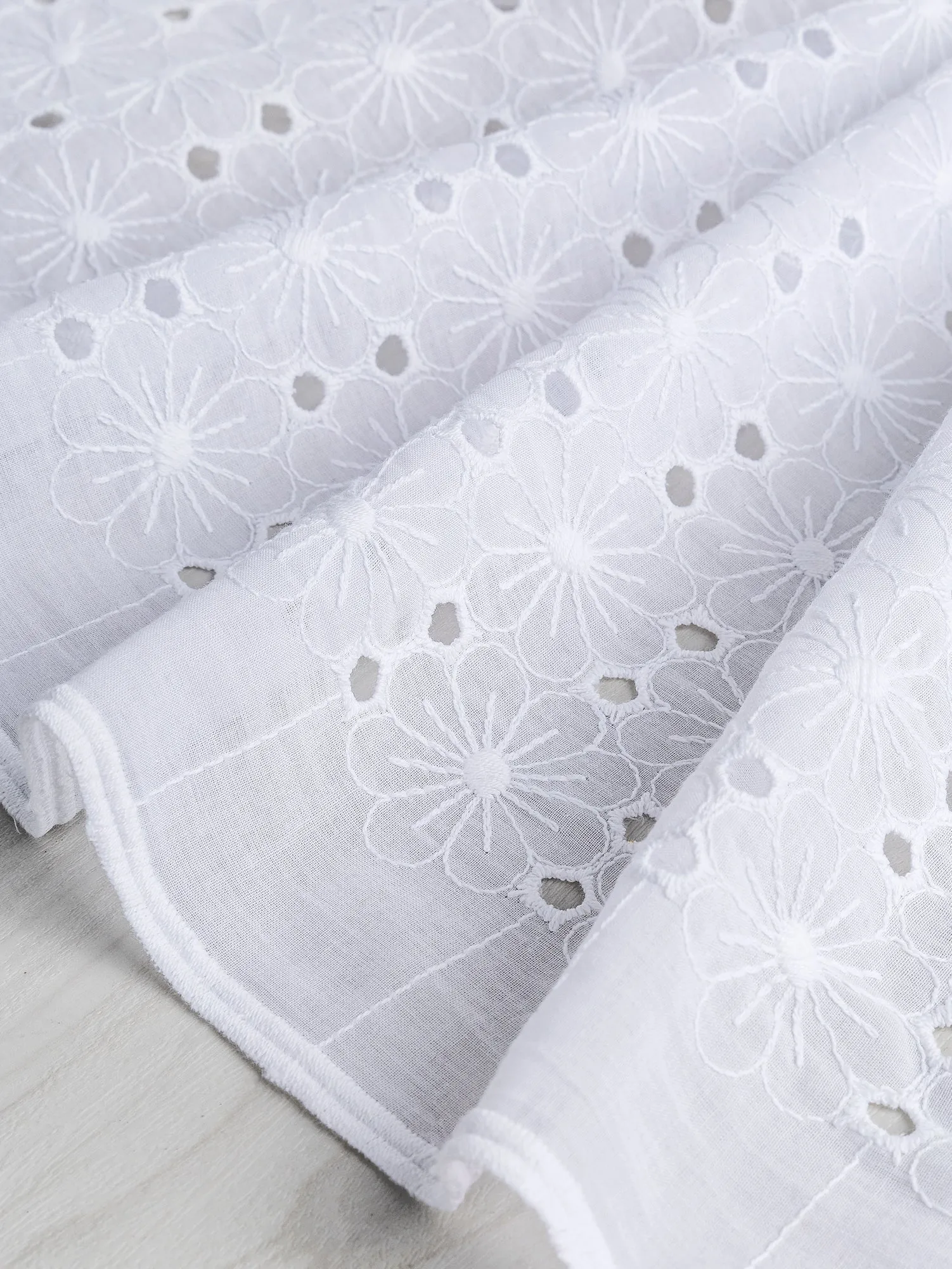 Daisy Cotton Eyelet Deadstock - White