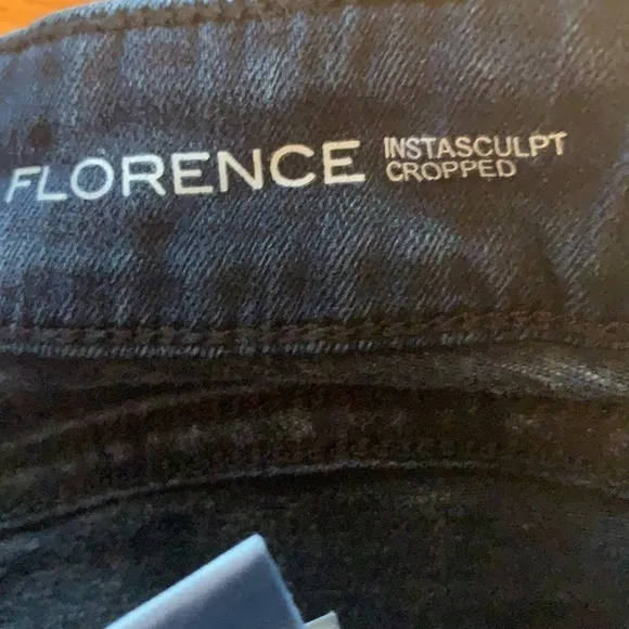DL1961 Florence Instasculpt Dark Blue Denim Jeans size 29 Raw Edge Leg