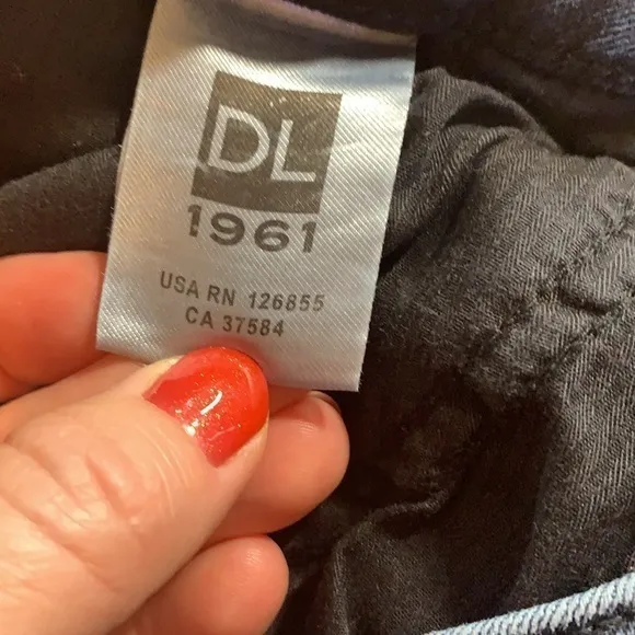 DL1961 Florence Instasculpt Dark Blue Denim Jeans size 29 Raw Edge Leg