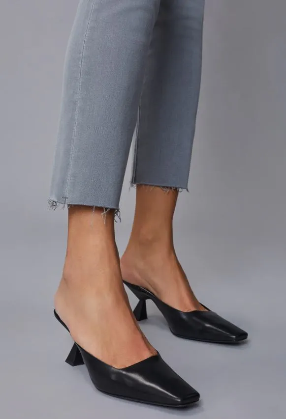 DL1961 Mara Straight - Mid Rise Instascupt Lt. Smoke