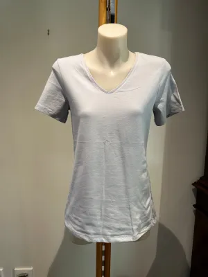 DOLCEZZA Basic V-Neck Tee - Silver