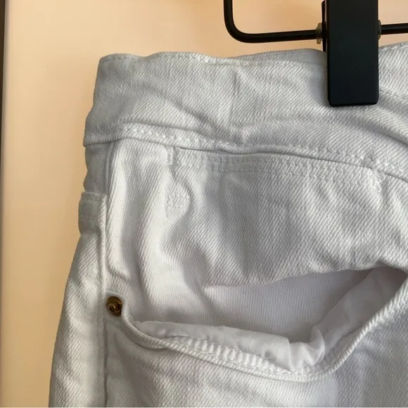 FRAME Le High Straight Blanc white jeans raw hem. Size 32