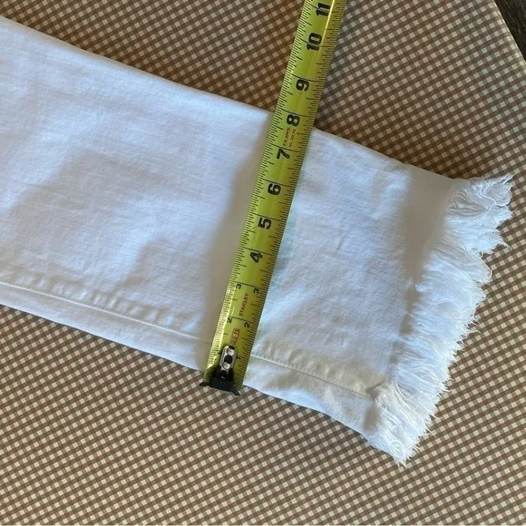 FRAME Le High Straight Blanc white jeans raw hem. Size 32