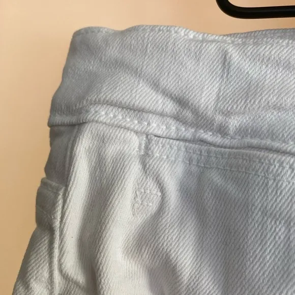 FRAME Le High Straight Blanc white jeans raw hem. Size 32