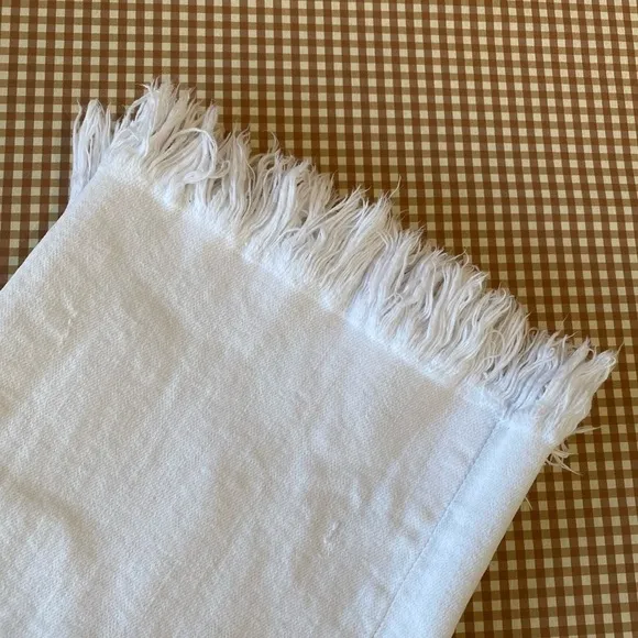 FRAME Le High Straight Blanc white jeans raw hem. Size 32