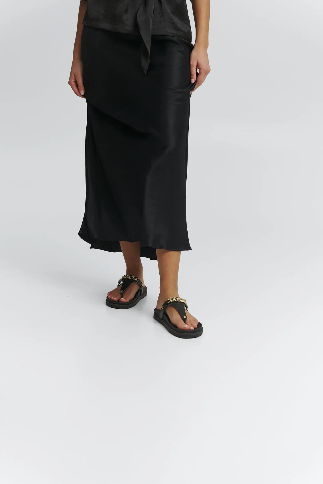 Gold Chain - Casual Clean Black