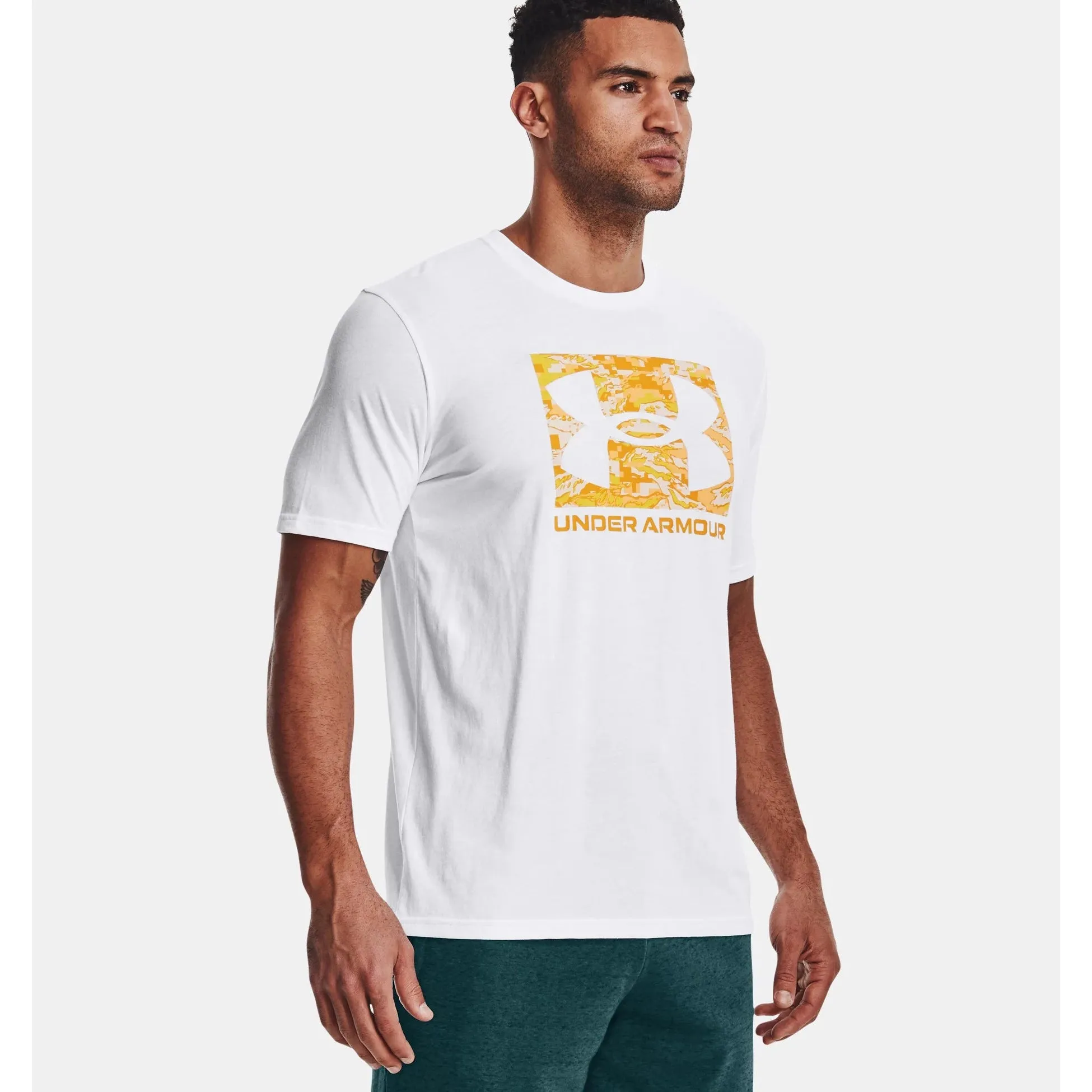 Haut à manches courtes UA ABC Camo Boxed Logo pour homme