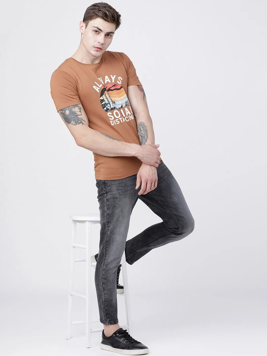 HIGHLANDER Men Grey Tapered Fit Mid-Rise Clean Look Stretchable Jeans