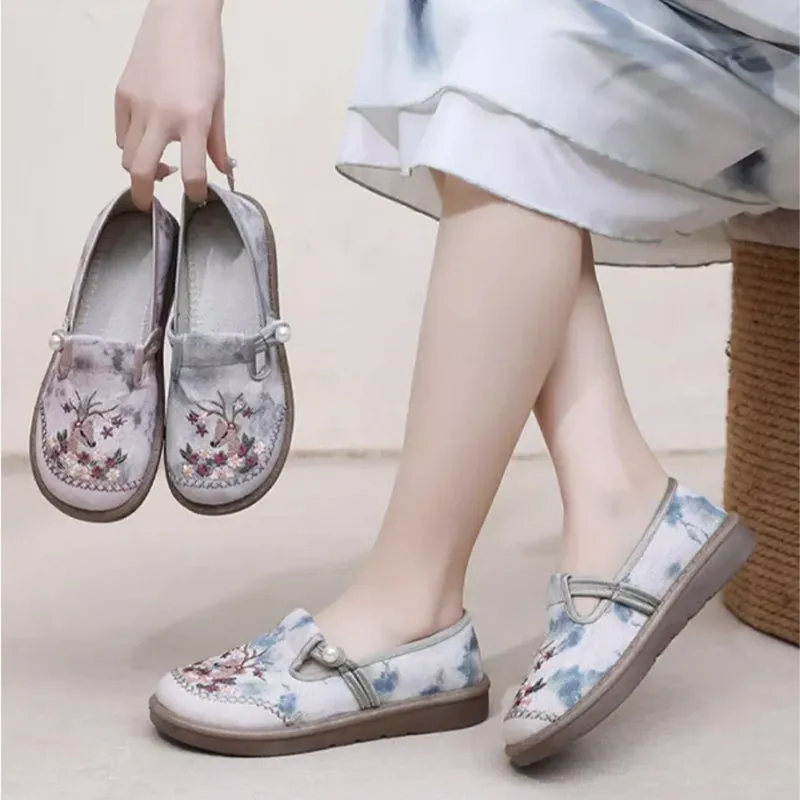 🔥Hot Sale ⏳Women's Flat Slip-On Embroidered Shoes