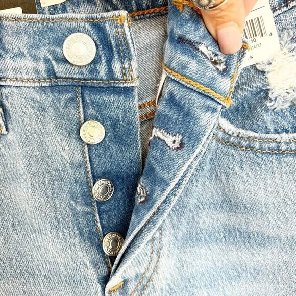 Levi’s High Rise Wedgie Jeans Size 25 Straight leg Distressed denim Button Fly