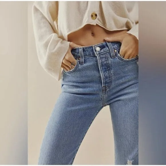 Levi’s High Rise Wedgie Jeans Size 25 Straight leg Distressed denim Button Fly
