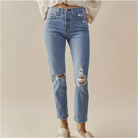 Levi’s High Rise Wedgie Jeans Size 25 Straight leg Distressed denim Button Fly