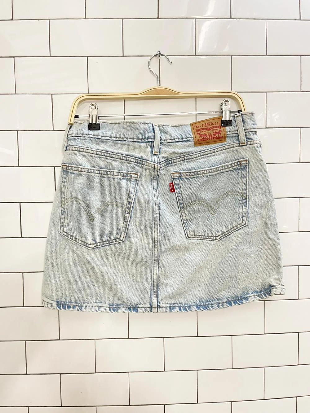levi's light wash denim mini skirt