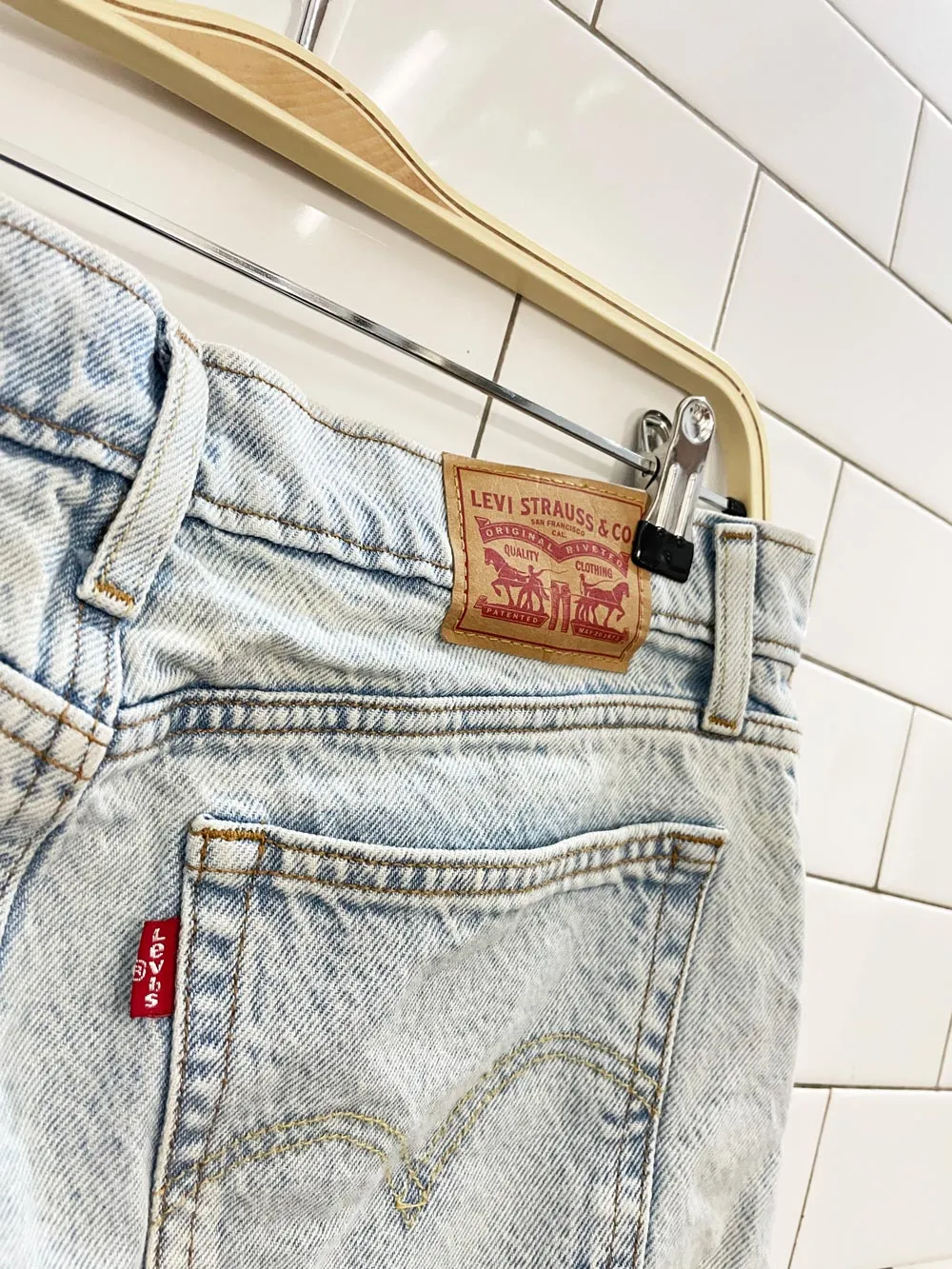 levi's light wash denim mini skirt