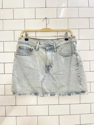 levi's light wash denim mini skirt