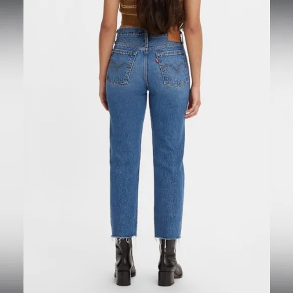 Levi’s Wedgie Straight Cropped Jeans in Carry Kerry Medium Wash Size 27 NWT