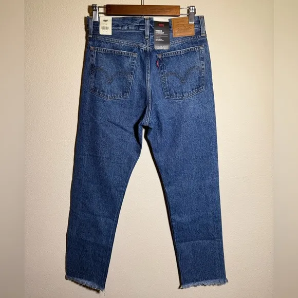 Levi’s Wedgie Straight Cropped Jeans in Carry Kerry Medium Wash Size 27 NWT