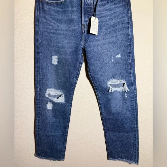 Levi’s Wedgie Straight Cropped Jeans in Carry Kerry Medium Wash Size 27 NWT