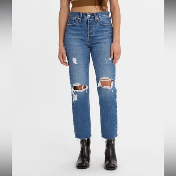 Levi’s Wedgie Straight Cropped Jeans in Carry Kerry Medium Wash Size 27 NWT