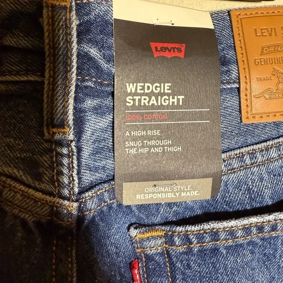 Levi’s Wedgie Straight Cropped Jeans in Carry Kerry Medium Wash Size 27 NWT