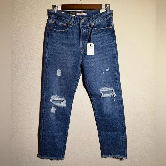 Levi’s Wedgie Straight Cropped Jeans in Carry Kerry Medium Wash Size 27 NWT