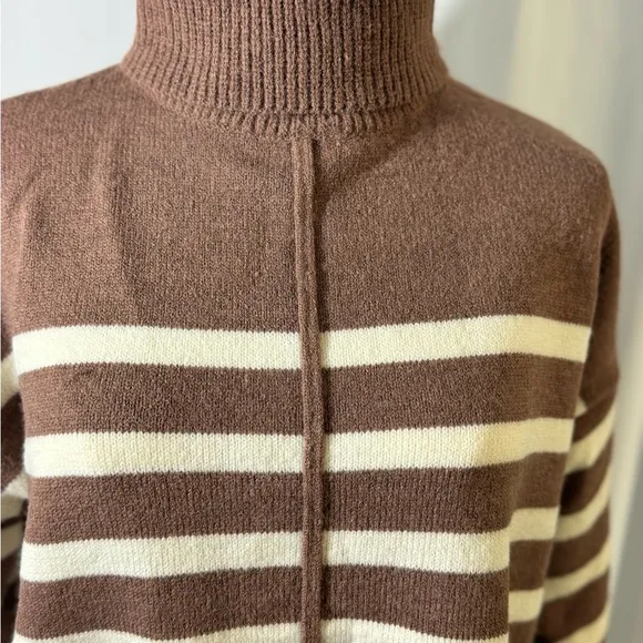 Line &amp; Dot NWT brown super soft turtleneck sweater size small Revolve