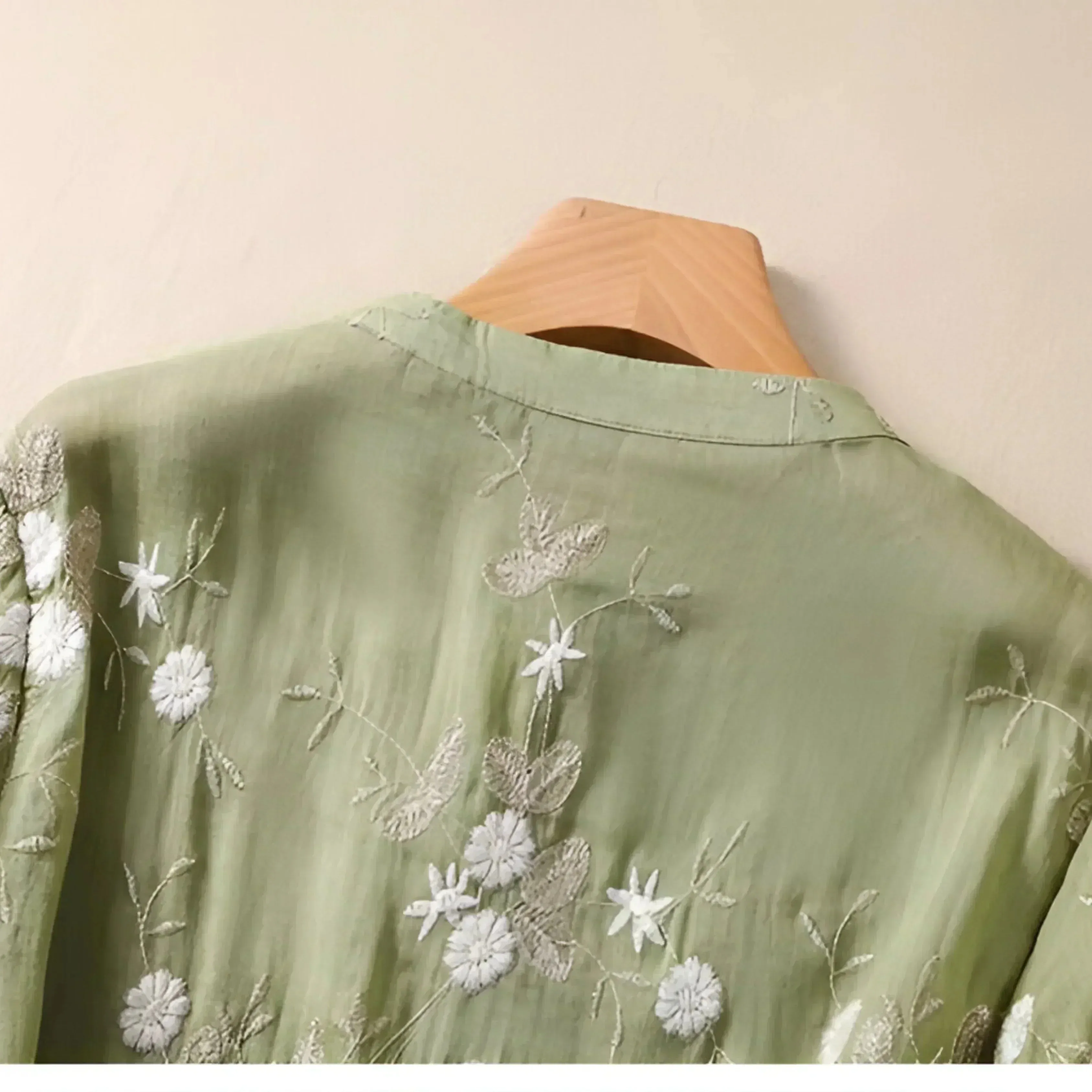 Magda | Embroidered Floral Blouse