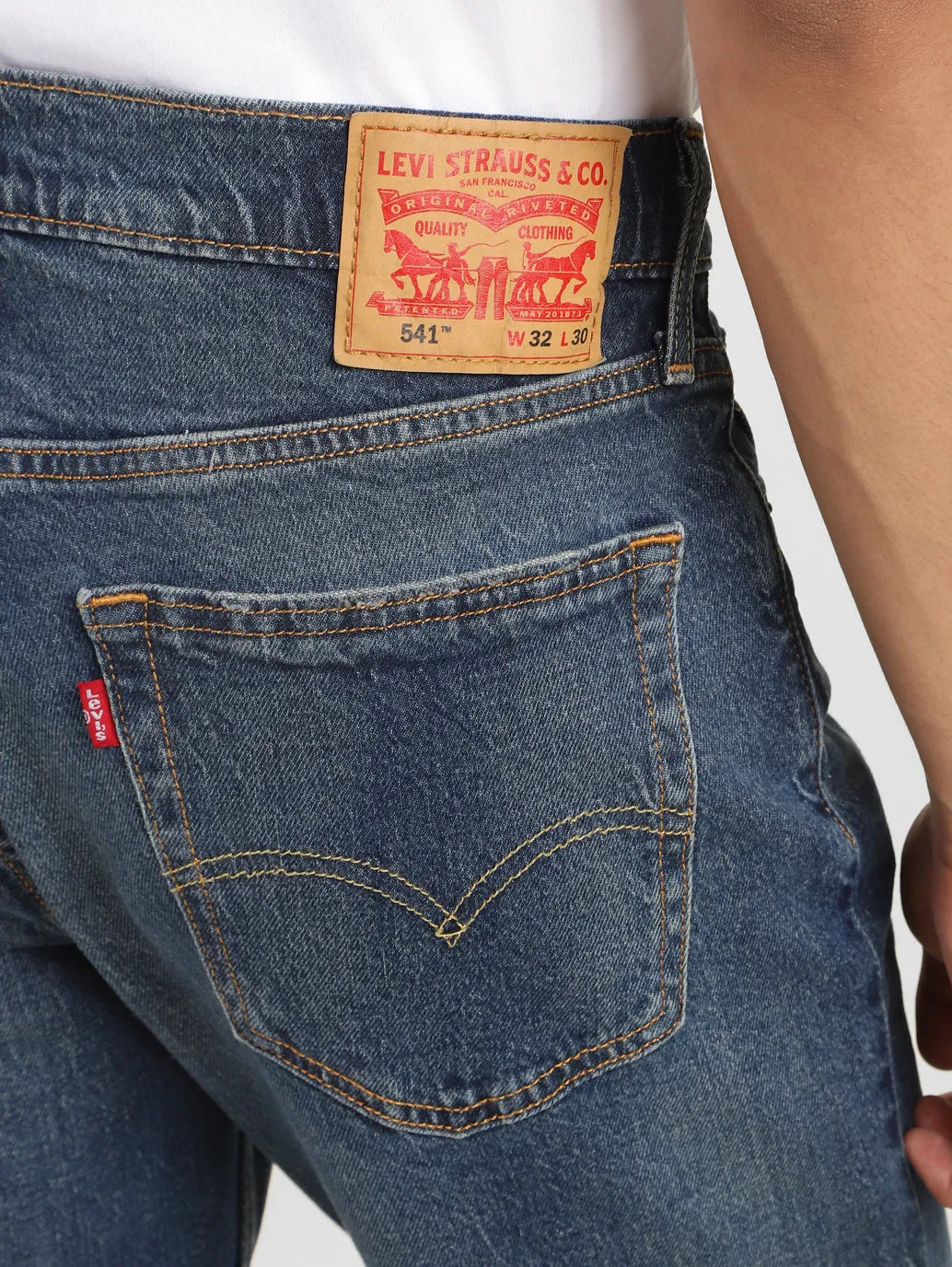 Men's 541 Blue Tapered Fit Mid Rise Jeans