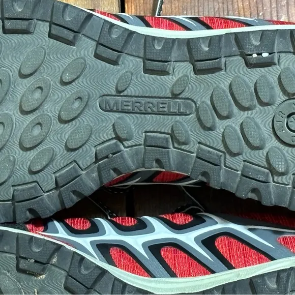 Merrell Versatile Performance Runner Black/Pompeian Red Men’s shoe Size 8.