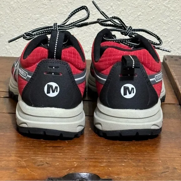 Merrell Versatile Performance Runner Black/Pompeian Red Men’s shoe Size 8.