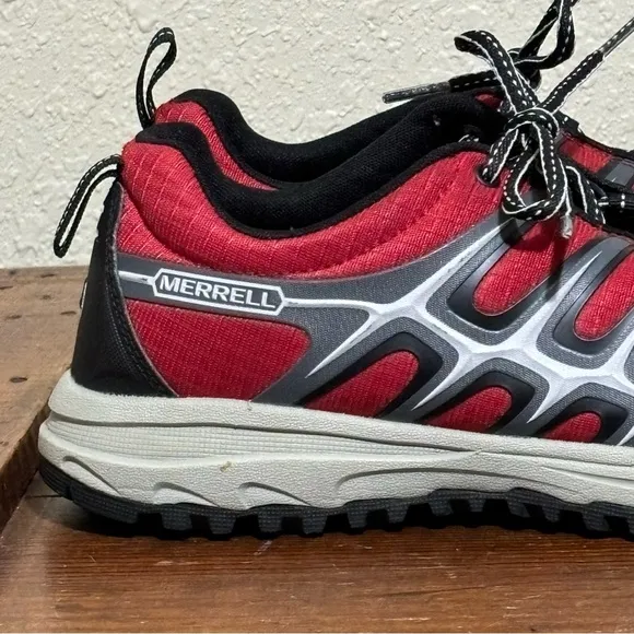 Merrell Versatile Performance Runner Black/Pompeian Red Men’s shoe Size 8.