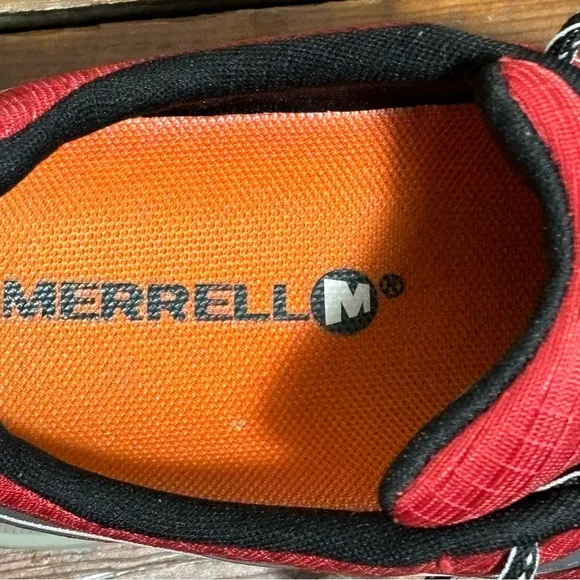 Merrell Versatile Performance Runner Black/Pompeian Red Men’s shoe Size 8.
