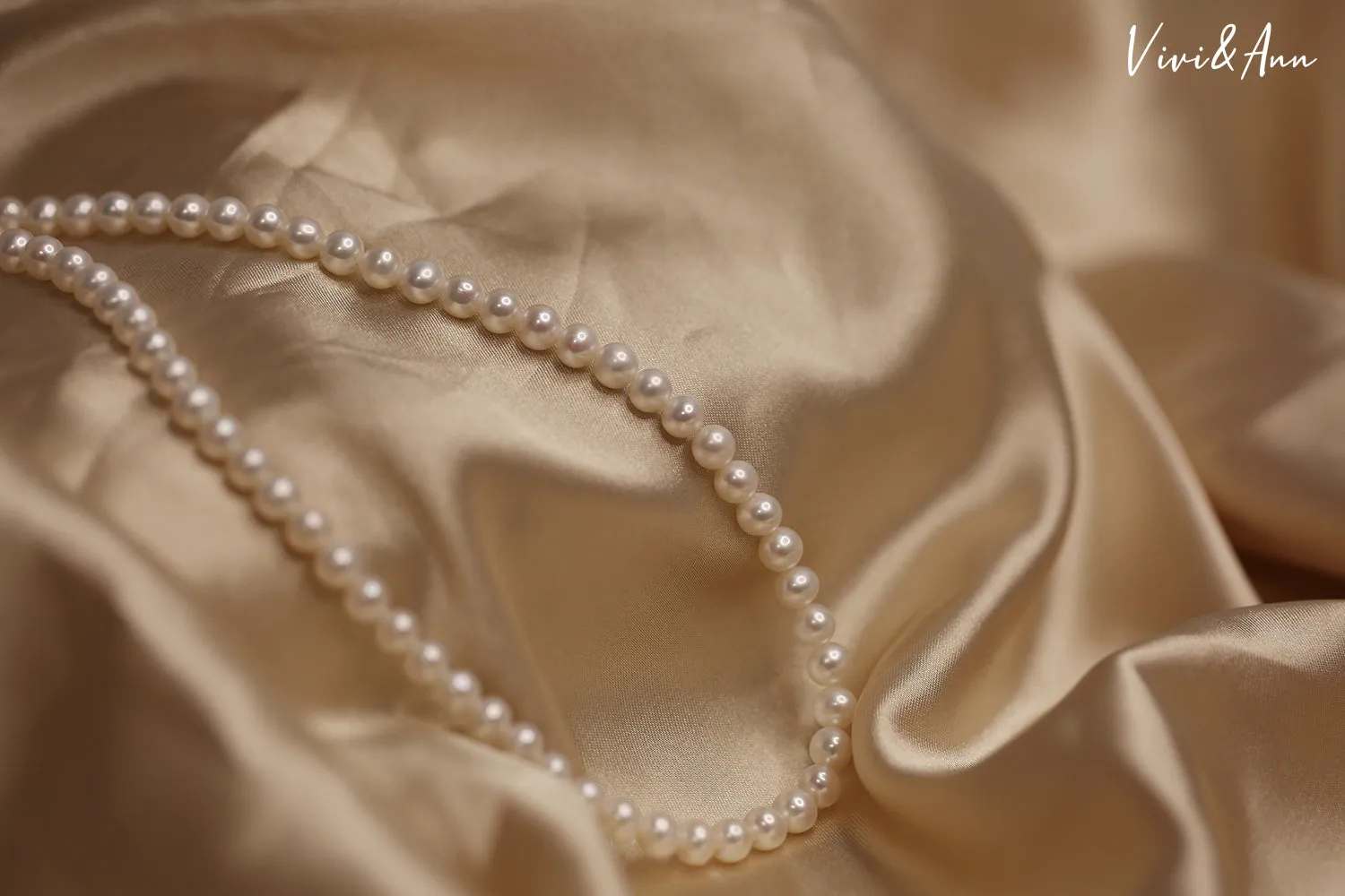 Multi-way Versatile Freshwater Pearl Choker with 18K Clasp Necklace