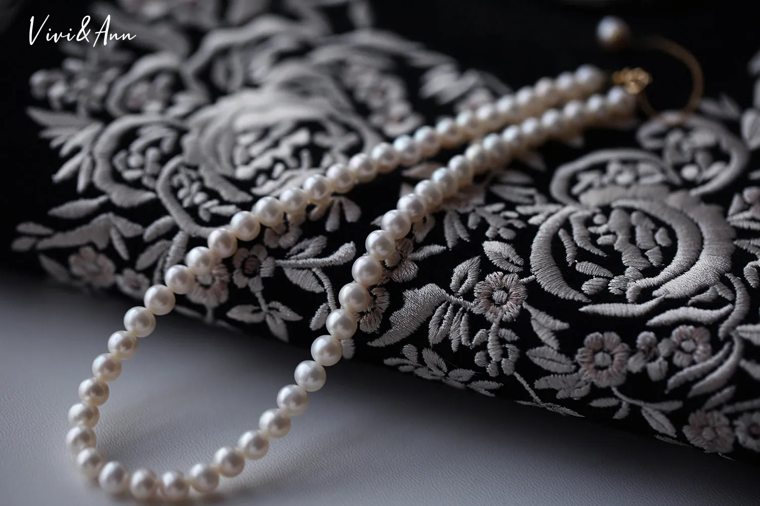 Multi-way Versatile Freshwater Pearl Choker with 18K Clasp Necklace