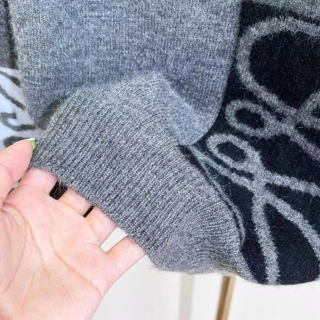 New logo print sweater