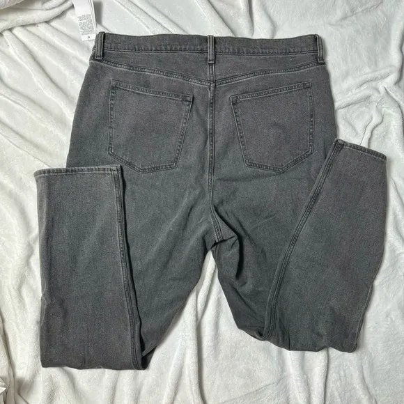 NWT Abercrombie Curve Love Ultra High Rise 90s Slim Straight Jean, Size 34 Long