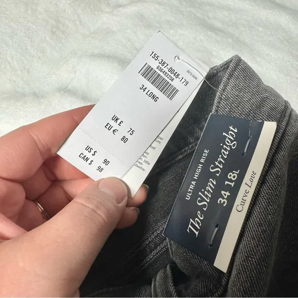 NWT Abercrombie Curve Love Ultra High Rise 90s Slim Straight Jean, Size 34 Long