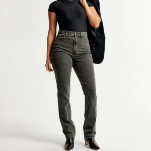 NWT Abercrombie Curve Love Ultra High Rise 90s Slim Straight Jean, Size 34 Long