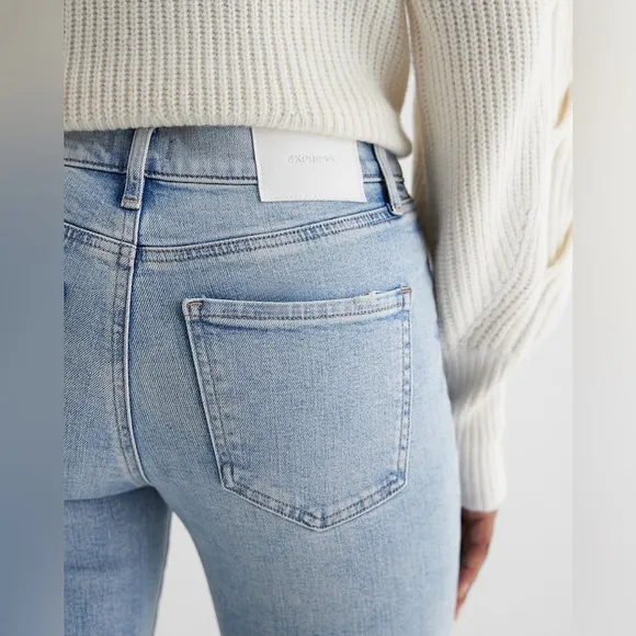 NWT Mid Rise Light Wash Front Vent '70sFlare Jeans Size 8S