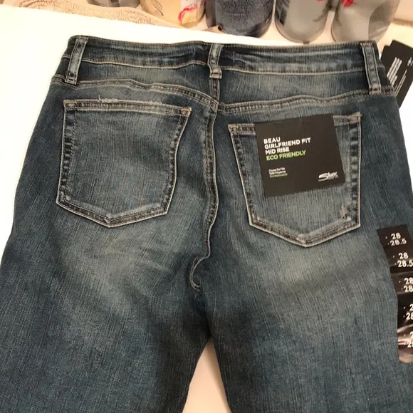 NWT SILVER JEANS BEAU GIRLFRIEND FIT MID RIDE CROP ANKLE HOLES 28 rips